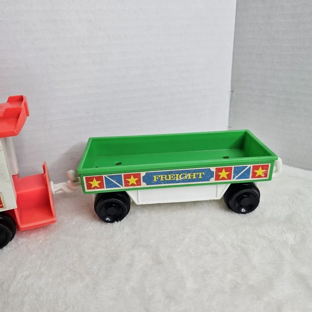 Vintage Fisher Price 3 Pc Express Train 2581 Engine Freight Car Caboose VCG '86